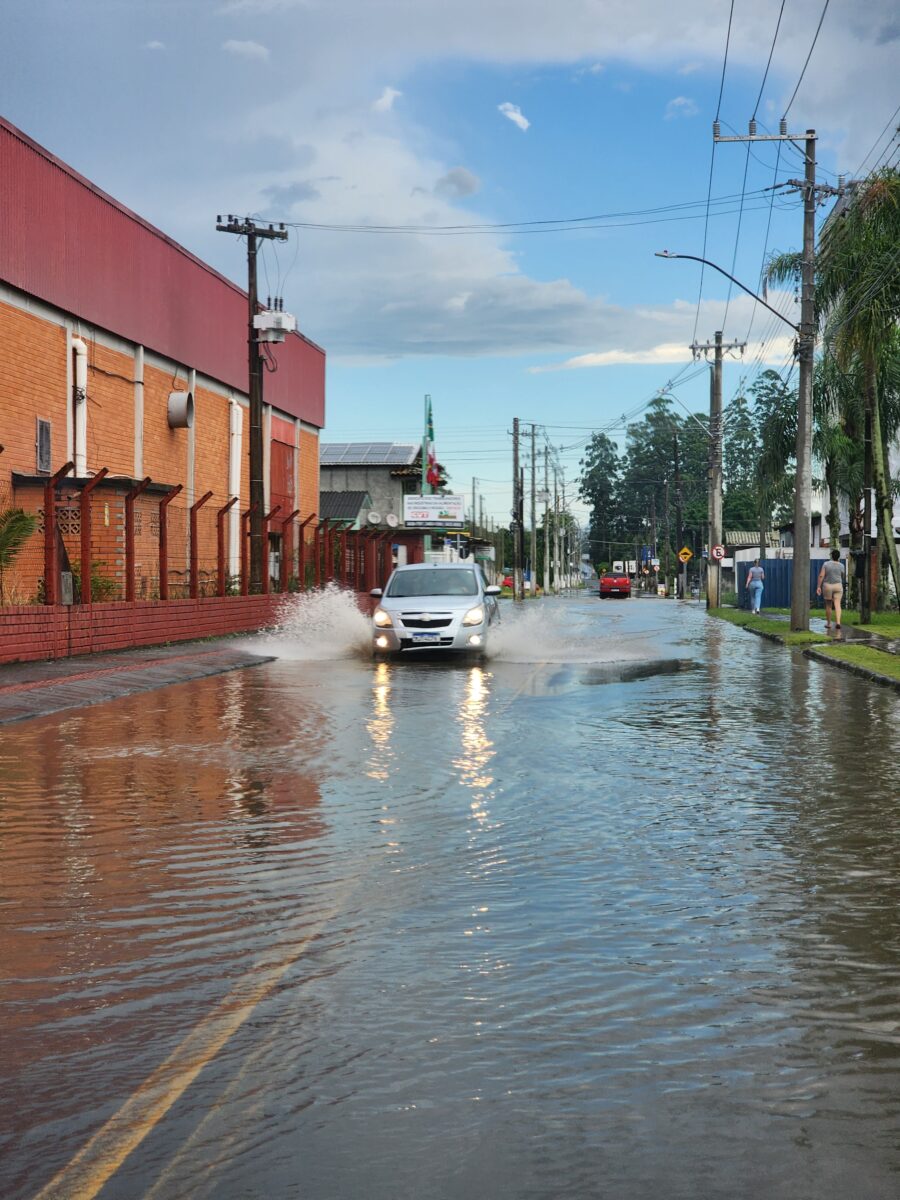 Temporal causa alagamentos e falta de energia em Nova Veneza