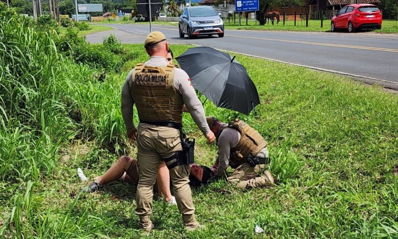 Motociclista fica ferido após colisão com carro em Nova Veneza
