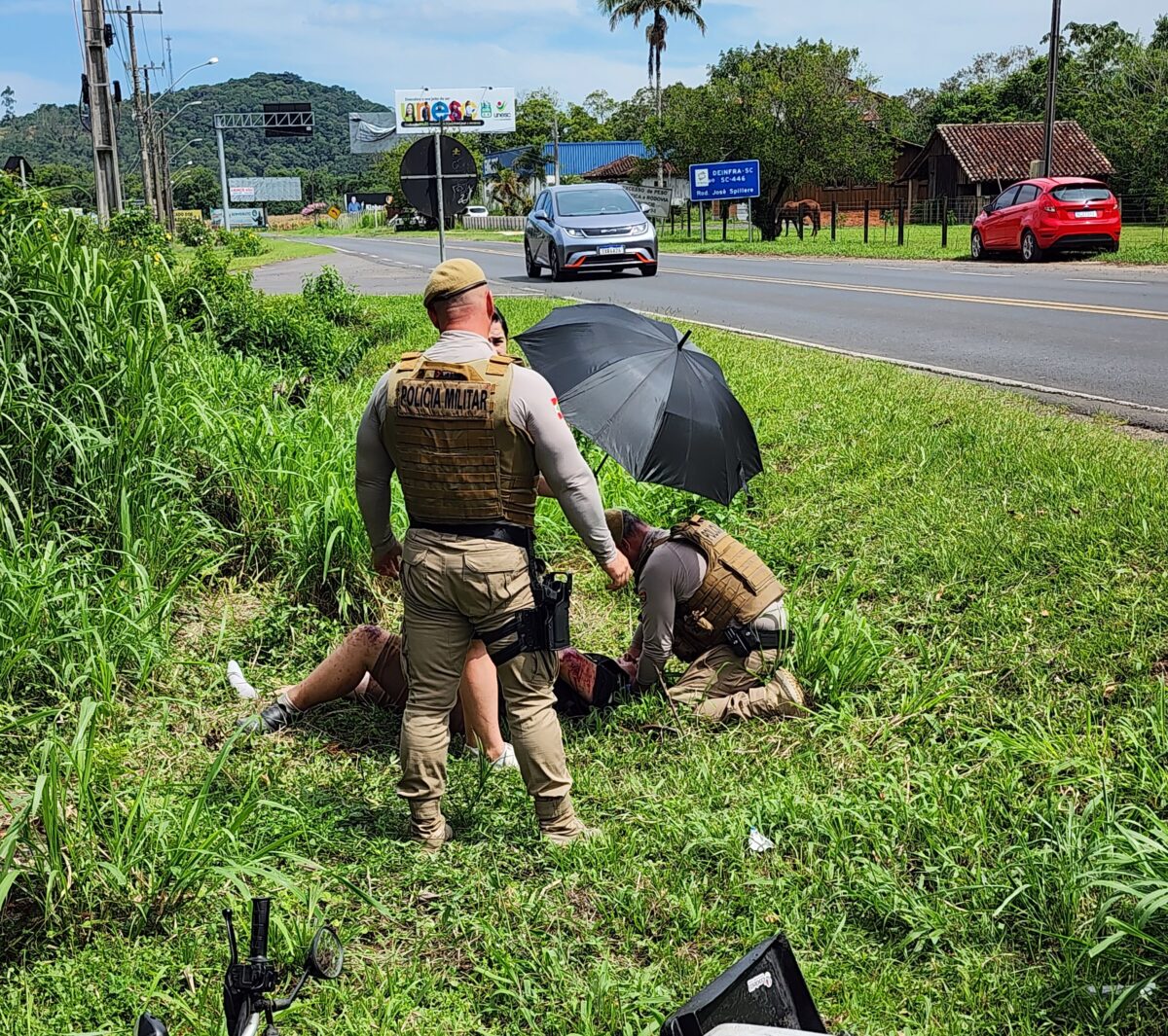 Motociclista fica ferido após colisão com carro em Nova Veneza