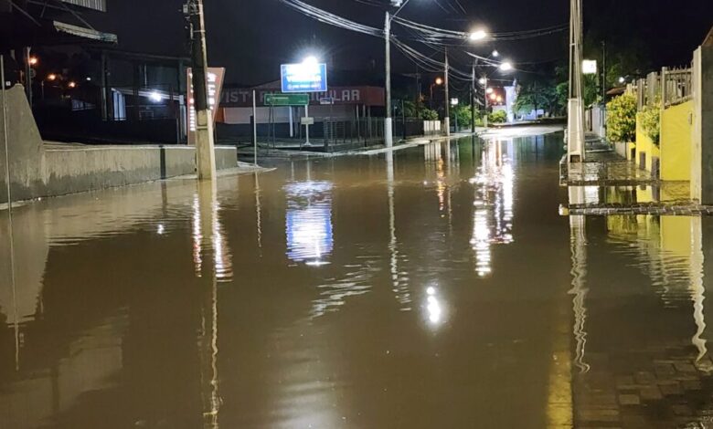 Frente fria provoca transtornos com chuva persistente em Nova Veneza
