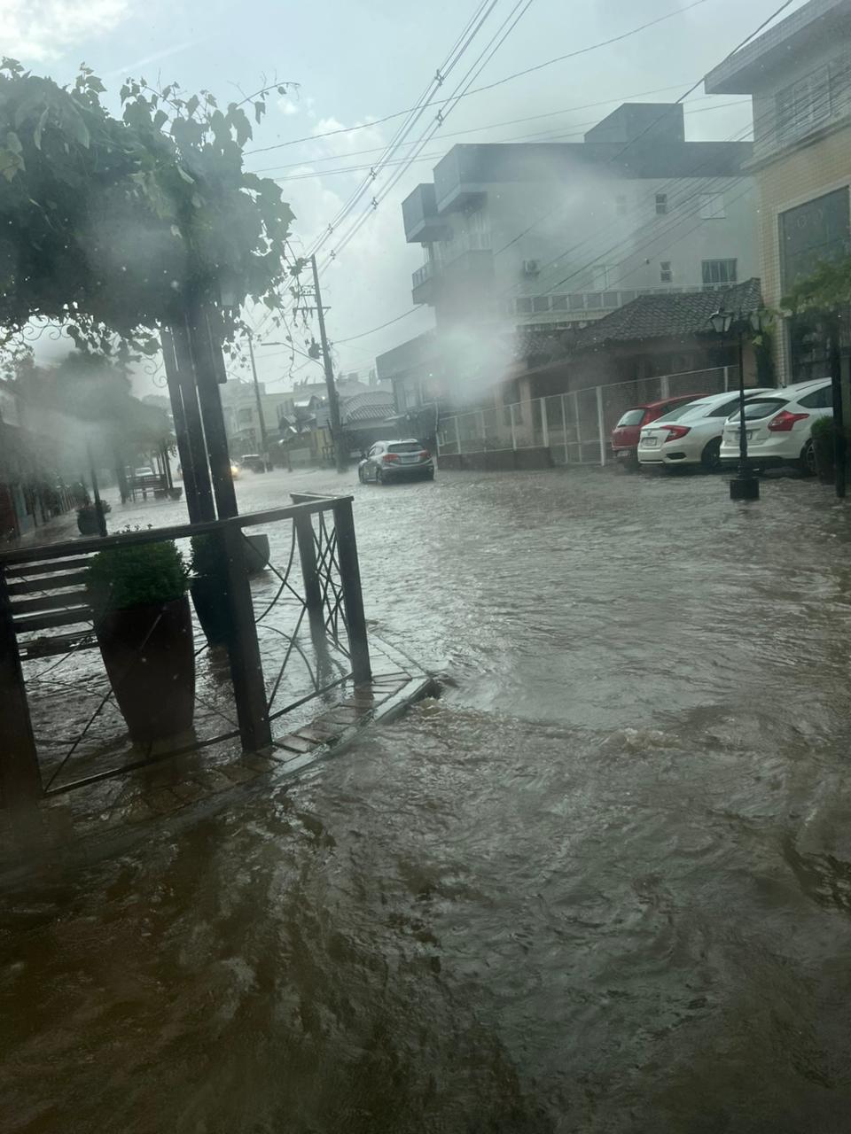 Temporal causa alagamentos e falta de energia em Nova Veneza