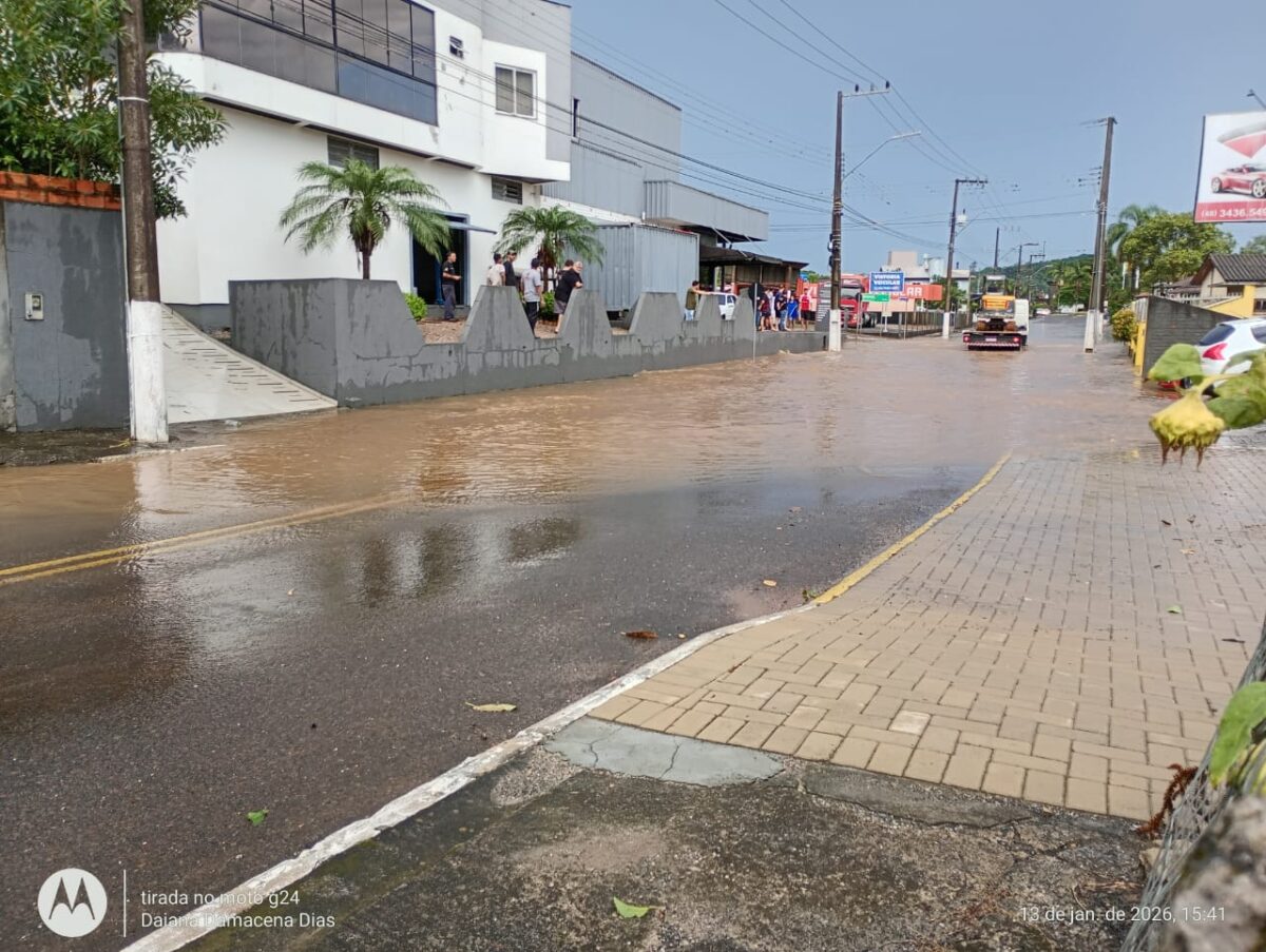 Temporal causa alagamentos e falta de energia em Nova Veneza