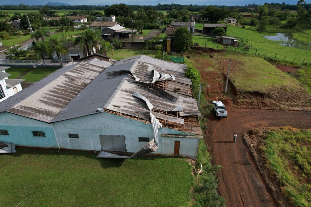 Temporal causa alagamentos e falta de energia em Nova Veneza
