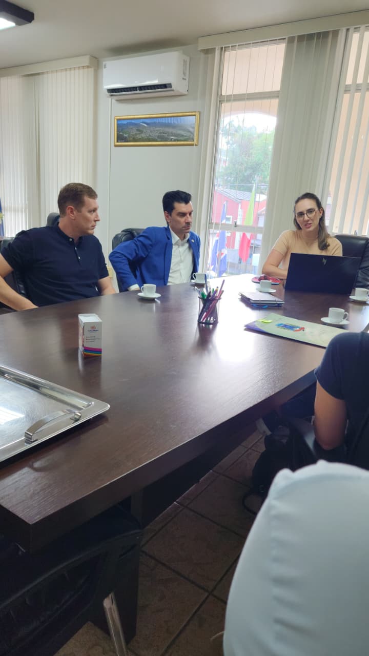 Em Nova Veneza, prefeita e delegado-geral da Polícia Civil tratam de nova delegacia 6 Em Nova Veneza, prefeita e delegado-geral da Polícia Civil tratam de nova delegacia