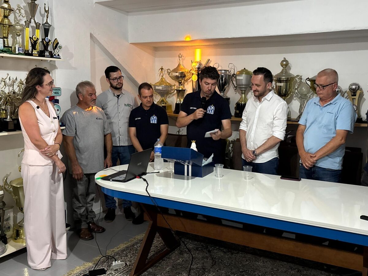 Ordem de serviço para criação de campo sintético no Estádio da Montanha é assinada