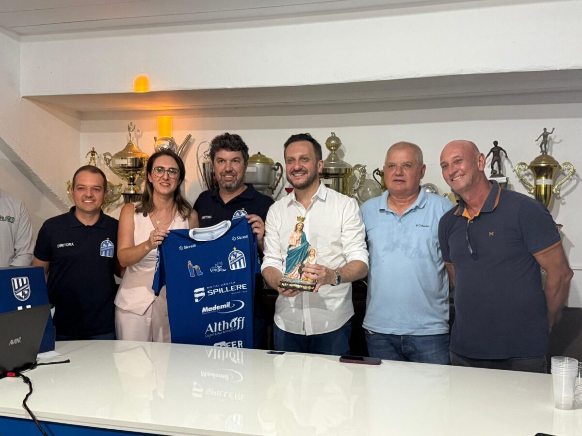 Ordem de serviço para criação de campo sintético no Estádio da Montanha é assinada