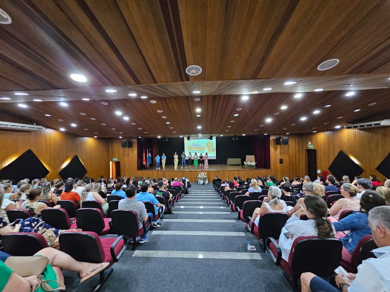 Nova Veneza conquista Selo Ouro de Alfabetização e lidera a região da AMREC