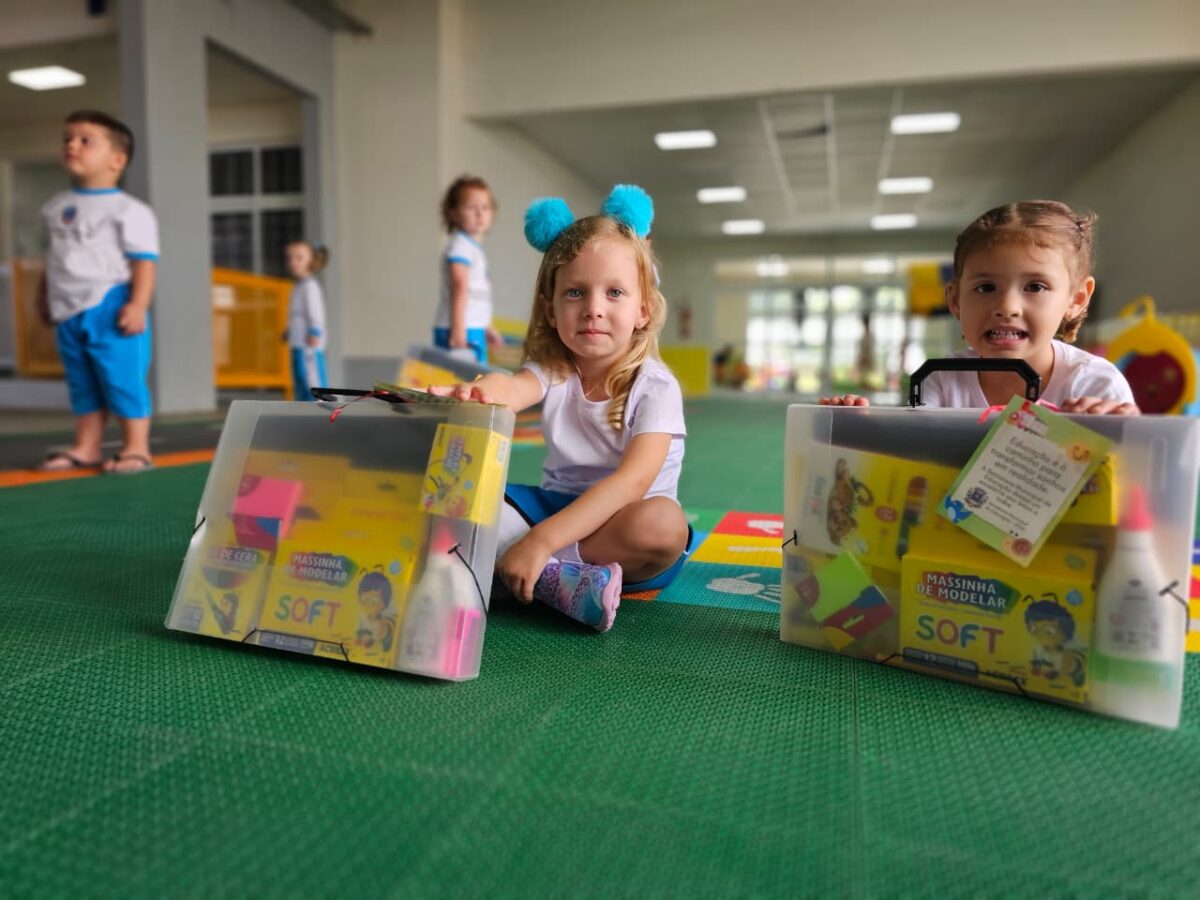 Rede municipal de Nova Veneza inicia ano letivo com entrega de kits escolares e novos livros