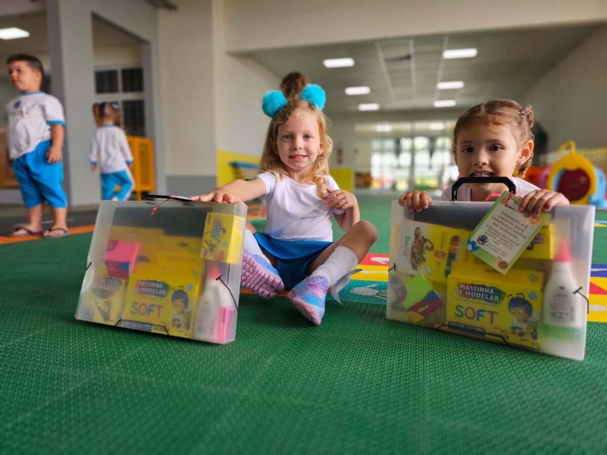 Rede municipal de Nova Veneza inicia ano letivo com entrega de kits escolares e novos livros