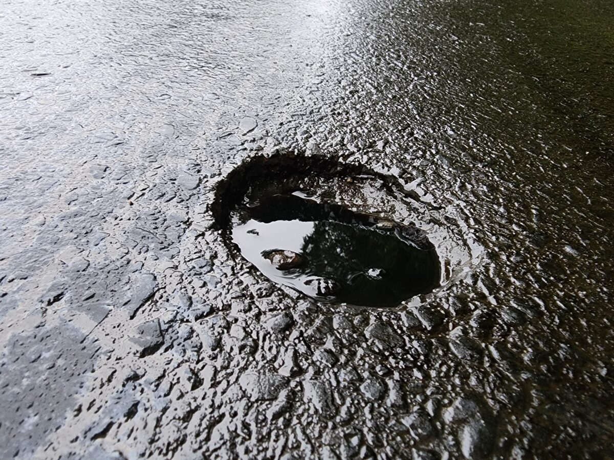 Derramamento de líquido semelhante a diesel deixa pista escorregadia na rodovia Ângelo Moro