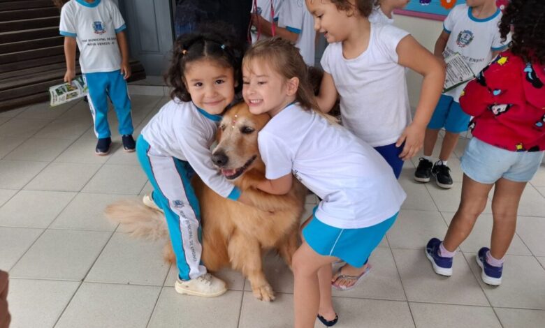 Mascote visita escolas de Nova Veneza e reforça cuidados com os animais