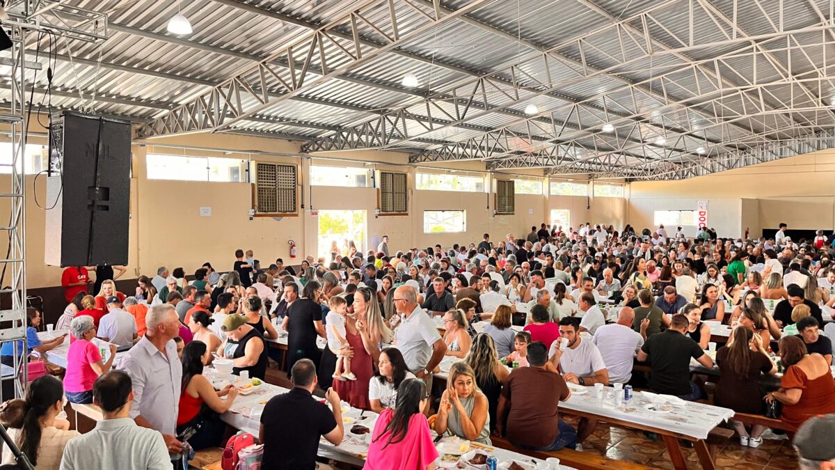 Jantar Dançante da Vila Maria esgota ingressos e baile abre ao público às 22h