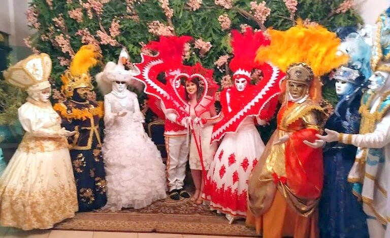 Baile de máscaras movimenta Nova Veneza no sábado