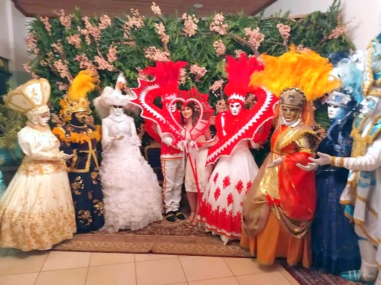 Baile de máscaras movimenta Nova Veneza no sábado