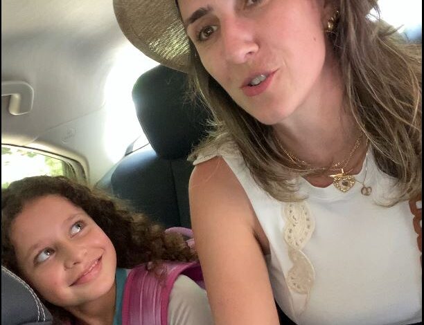 De carona com a prefeita: estudante de Nova Veneza celebra melhorias em sua rua