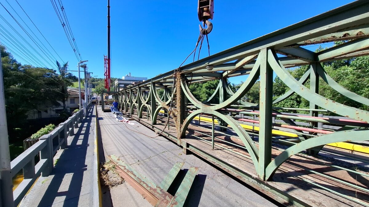 Ponte Dei Morosi é retirada antes do previsto e revitalização avança em Nova Veneza