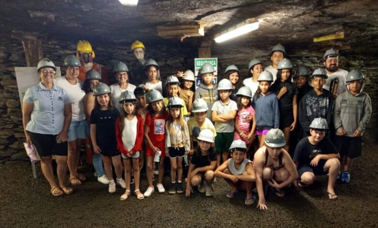 Crianças do Cras de Nova Veneza fazem passeio educativo na Mina de Visitação Octávio Fontana