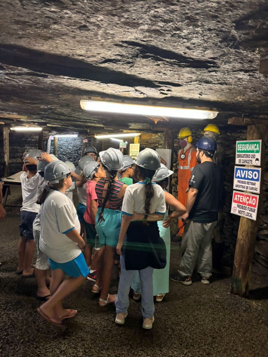 Crianças do Cras de Nova Veneza fazem passeio educativo na Mina de Visitação Octávio Fontana
