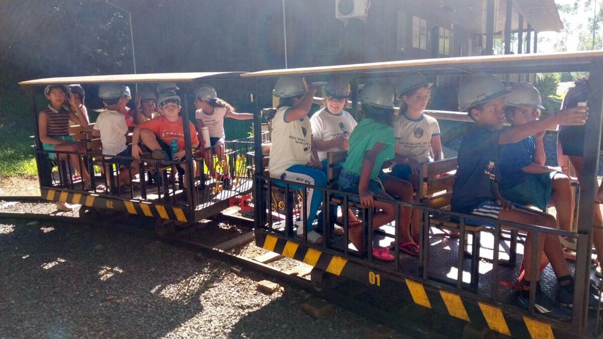 Crianças do Cras de Nova Veneza fazem passeio educativo na Mina de Visitação Octávio Fontana