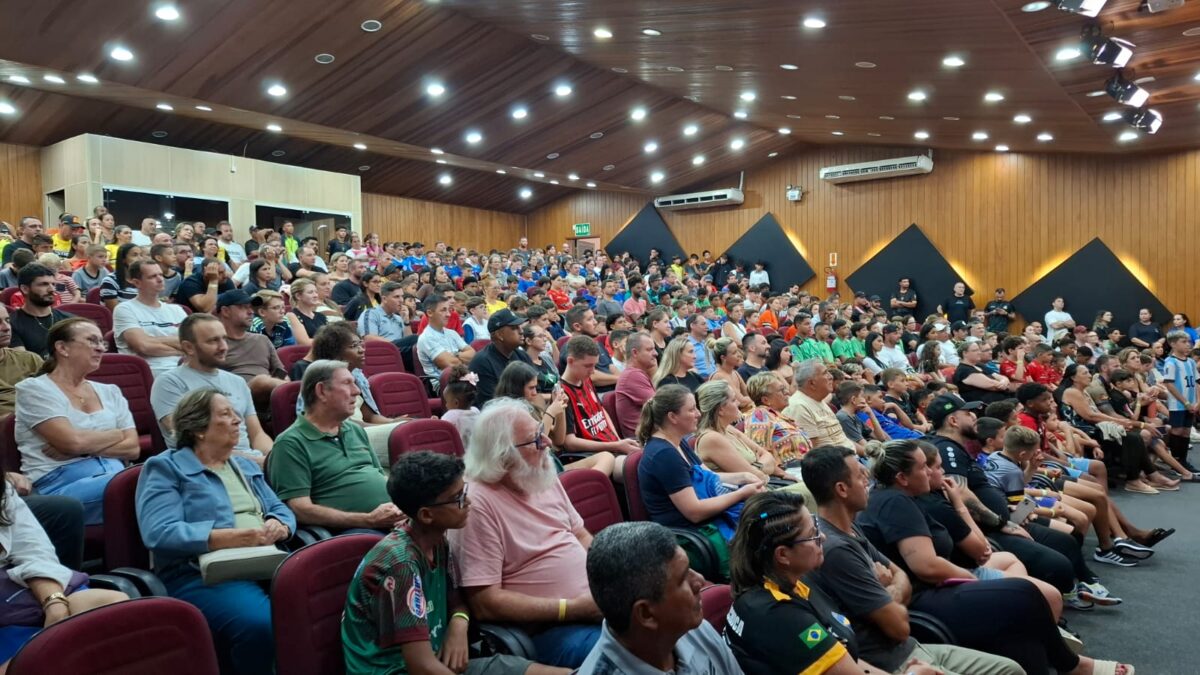 Abertura da Copa Veneza reúne atletas, familiares e clima de festa em Nova Veneza