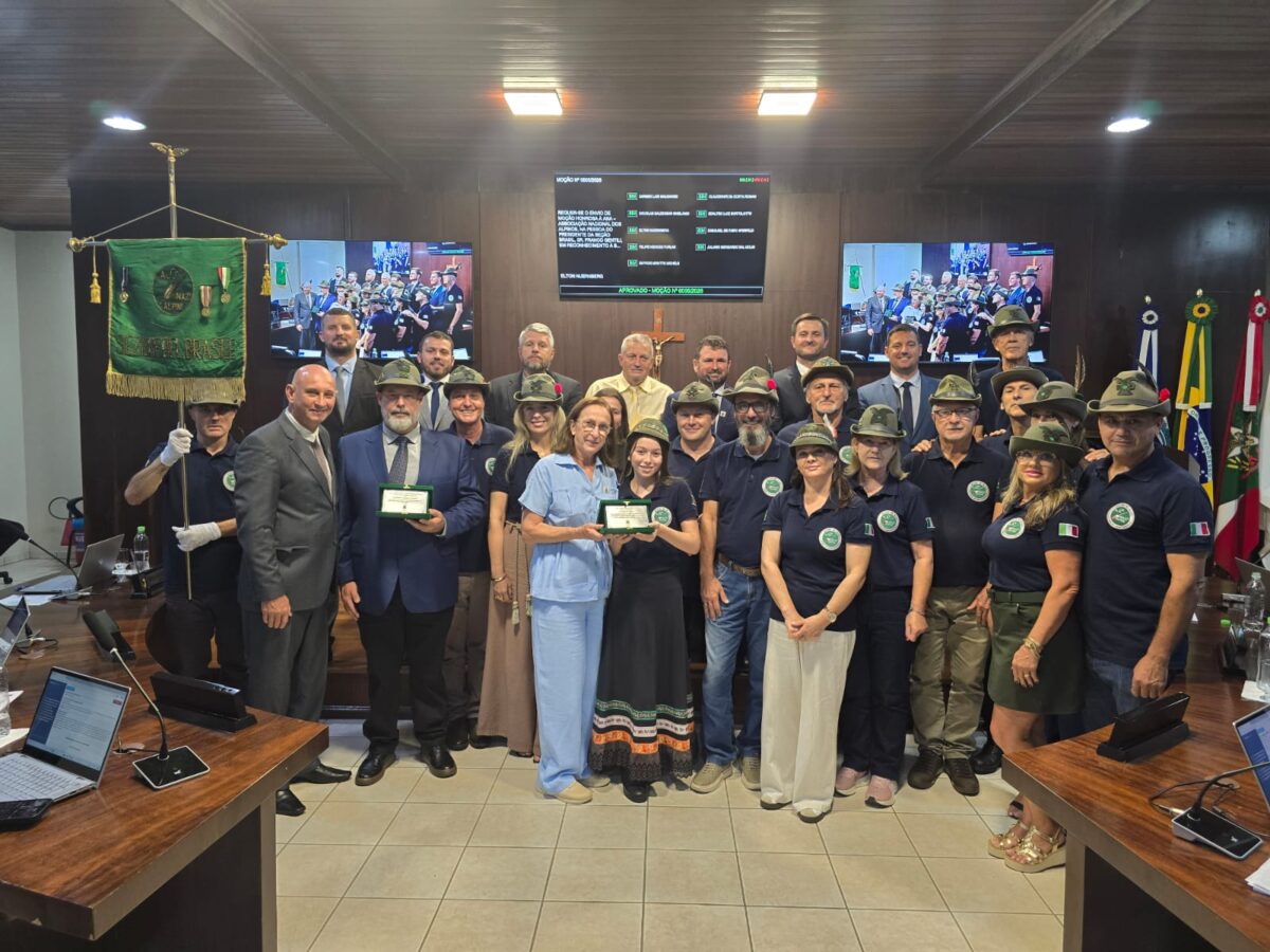 Associação dos Alpinos recebe homenagem na Câmara por atuação cultural e humanitária 1 Associação dos Alpinos recebe homenagem na Câmara por atuação cultural e humanitária