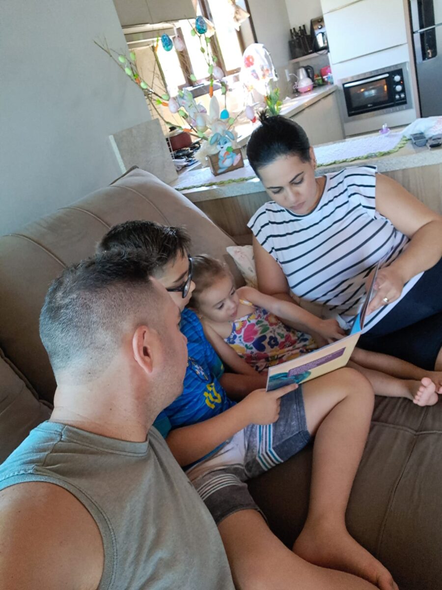 Lê para Mim: projeto incentiva hábito da leitura e leva momentos de afeto para alunos de Nova Veneza