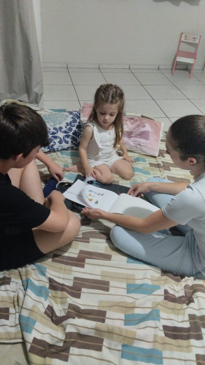 Lê para Mim: projeto incentiva hábito da leitura e leva momentos de afeto para alunos de Nova Veneza