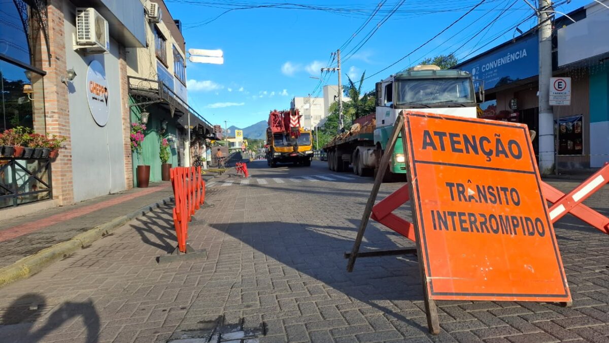 Retirada da Ponte Dei Morosi iniciaram em Nova Veneza; trânsito é alterado