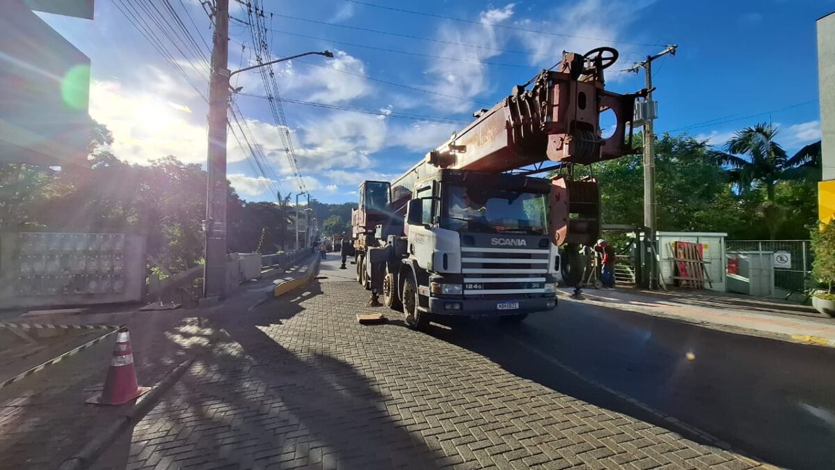 Retirada da Ponte Dei Morosi iniciaram em Nova Veneza; trânsito é alterado