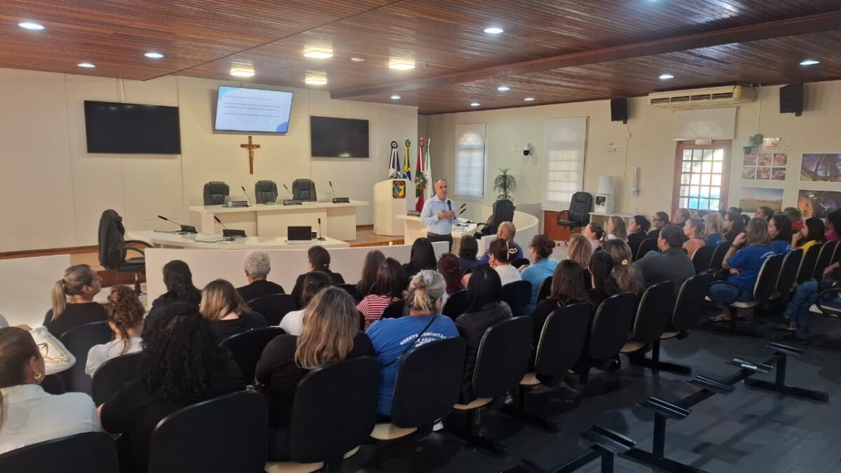Capacitação orienta profissionais sobre escuta qualificada em Nova Veneza