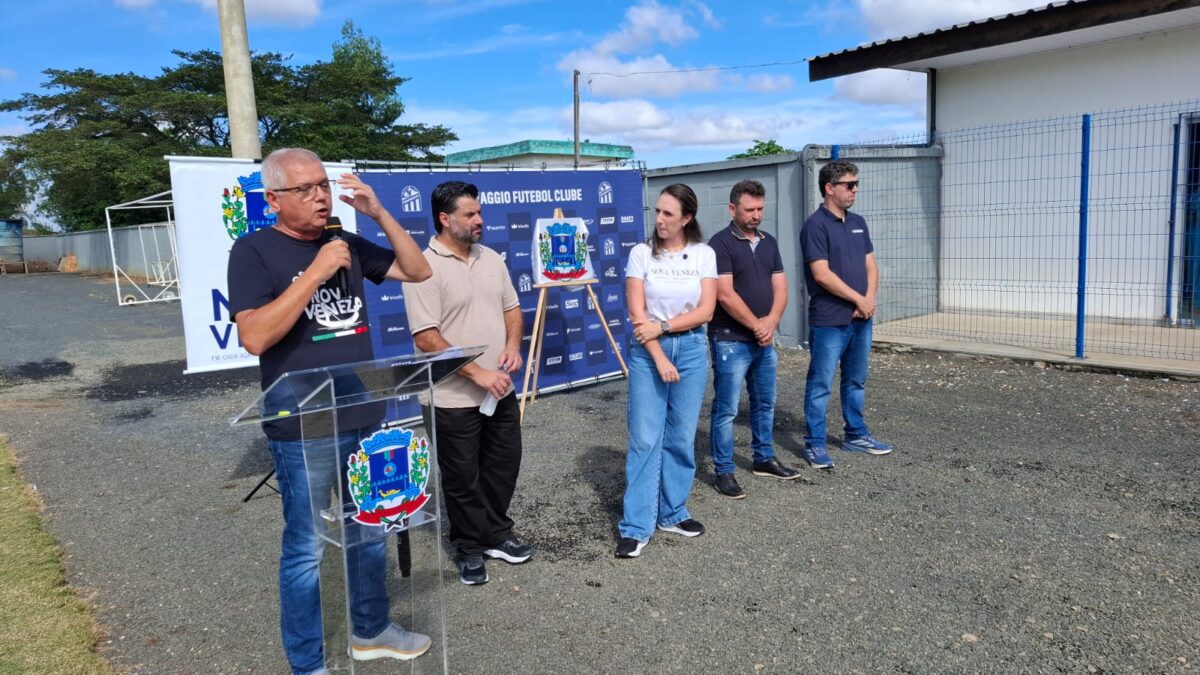 Prefeita Ângela Ghislandi inaugura campo sintético no Estádio da Montanha
