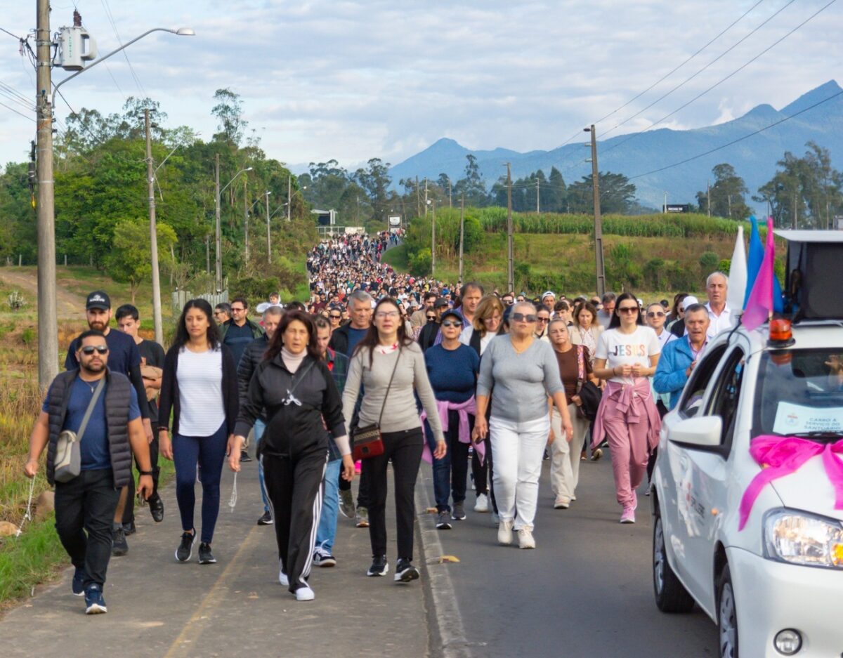 Santuário de Caravaggio celebra 75 anos com caminhada histórica e milhares de fiéis