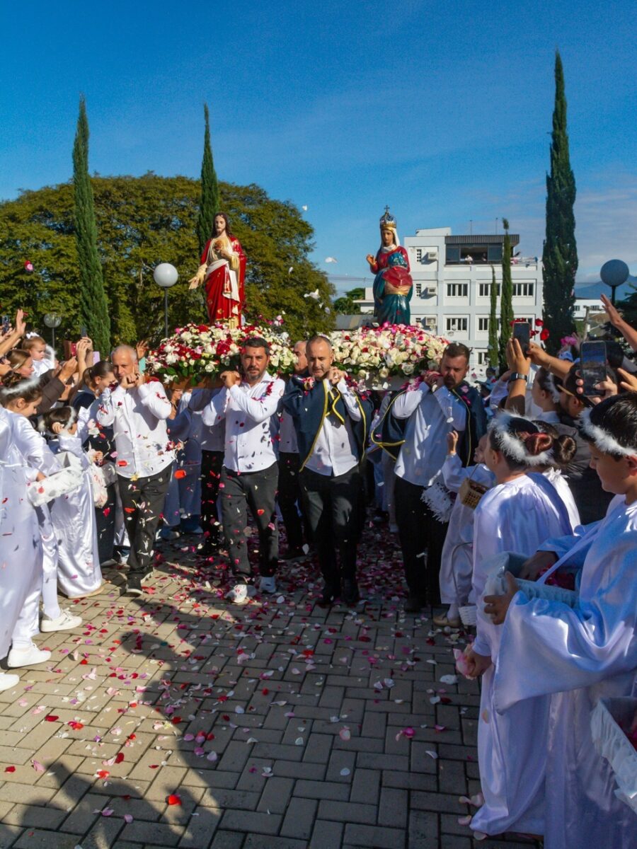 Santuário de Caravaggio celebra 75 anos com caminhada histórica e milhares de fiéis