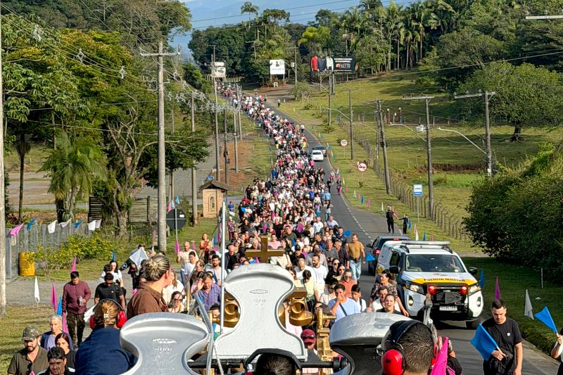 Santuário de Caravaggio celebra 75 anos com caminhada histórica e milhares de fiéis