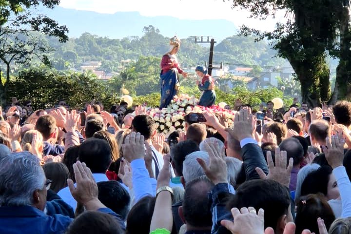 Santuário de Caravaggio celebra 75 anos com caminhada histórica e milhares de fiéis