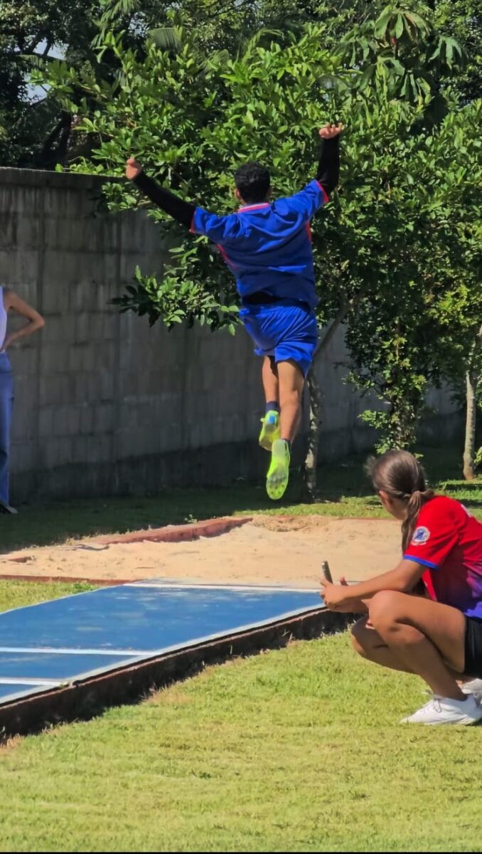 Atletas de Nova Veneza disputam fase microrregional de atletismo do Jesc 