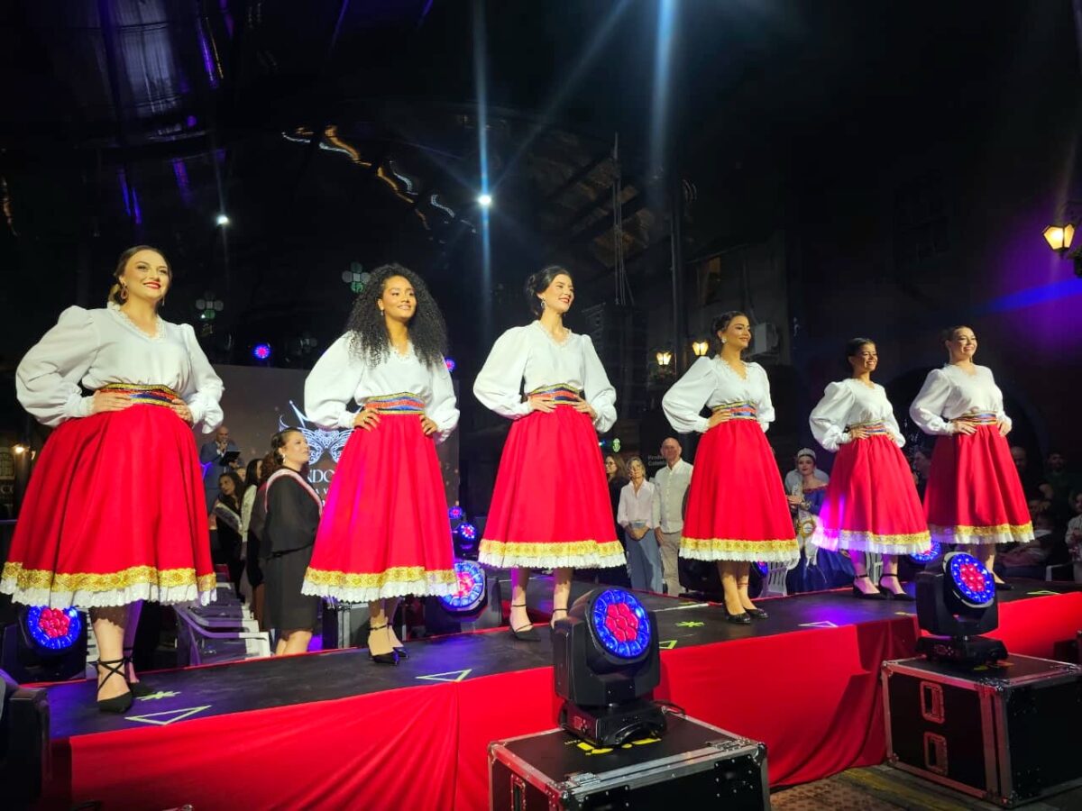 Noite de celebração: corte da 20ª Festa da Gastronomia Italiana é eleita em Nova Veneza