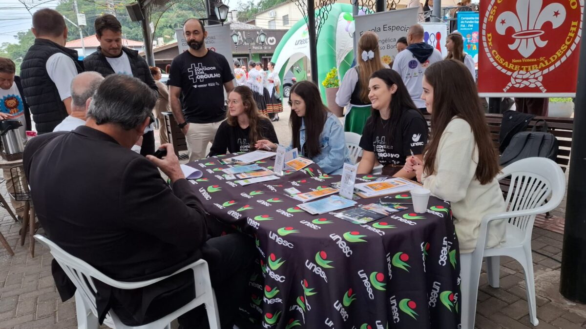 Ângela Ghislandi entrega termo de fomento do FIA e primeiro IR na Praça acontece em Nova Veneza