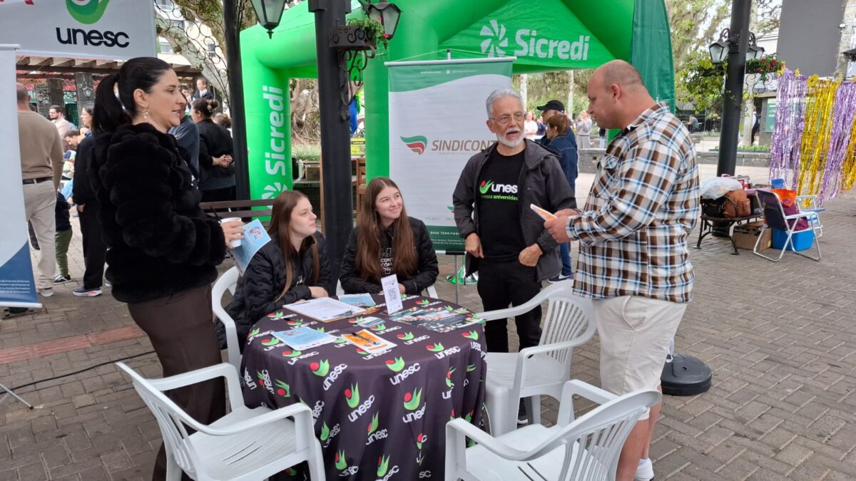 Ângela Ghislandi entrega termo de fomento do FIA e primeiro IR na Praça acontece em Nova Veneza
