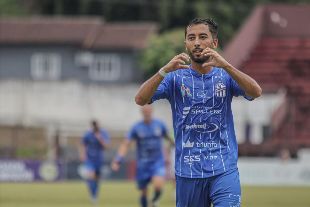 Caravaggio aplica goleada histórica e assume a liderança da Série B do Catarinense 1 Caravaggio aplica goleada histórica e assume a liderança da Série B do Catarinense