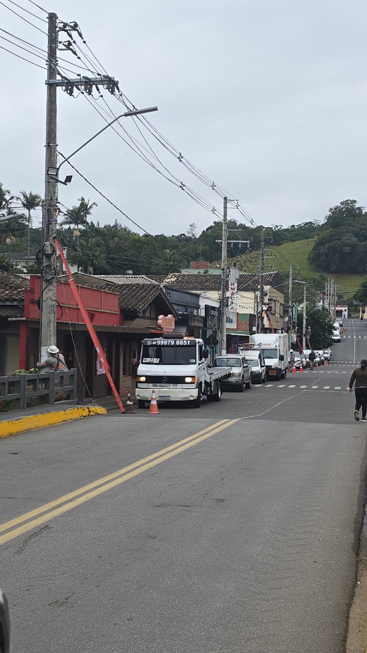 Operação Limpa Fios remove uma tonelada de cabos inutilizados em Nova Veneza