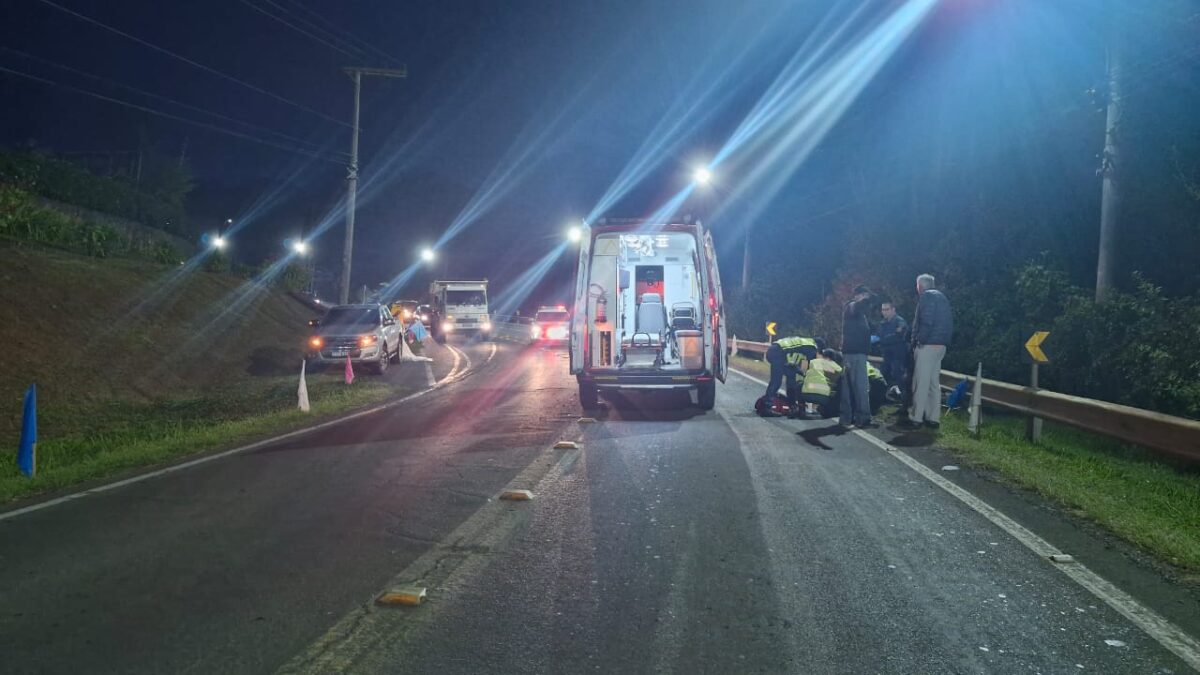 Motociclista fica gravemente ferido em acidente na rodovia José Spillere