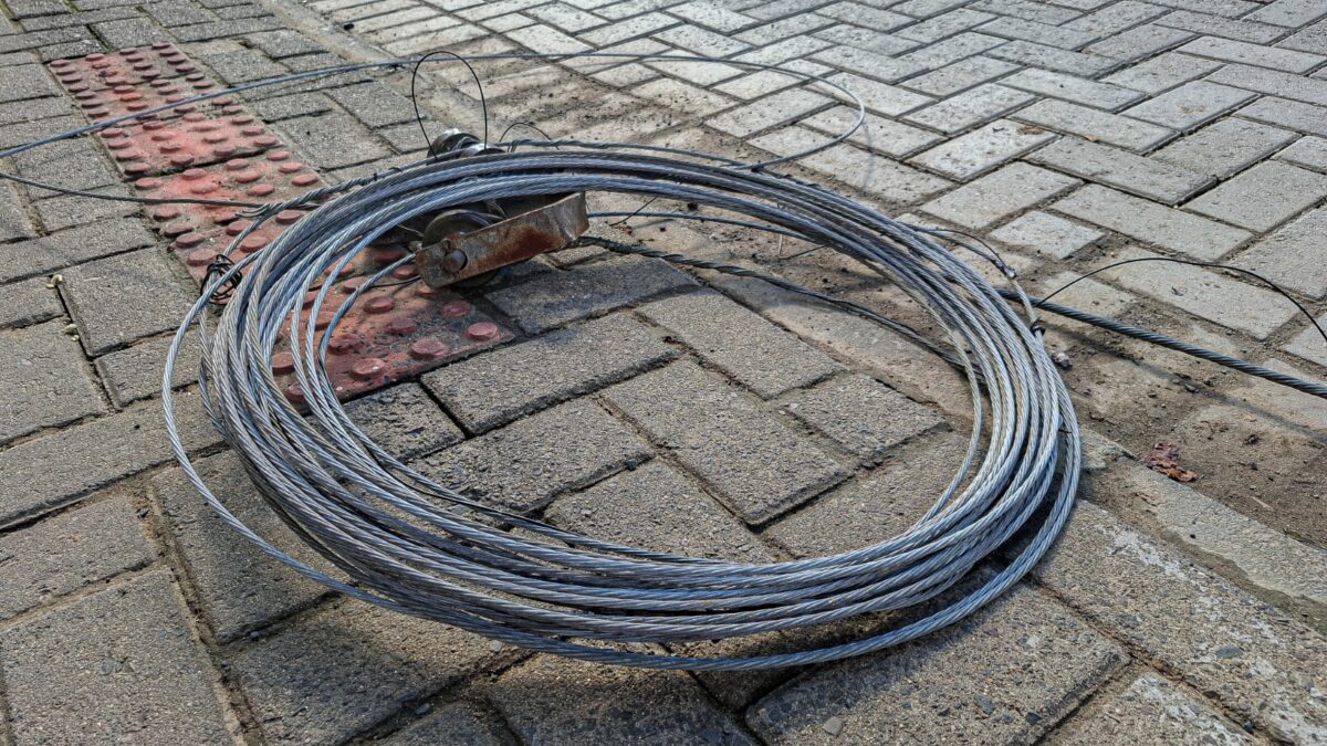 Operação Limpa Fios: nova etapa retira mais de 400 quilos de cabos obsoletos em Nova Veneza