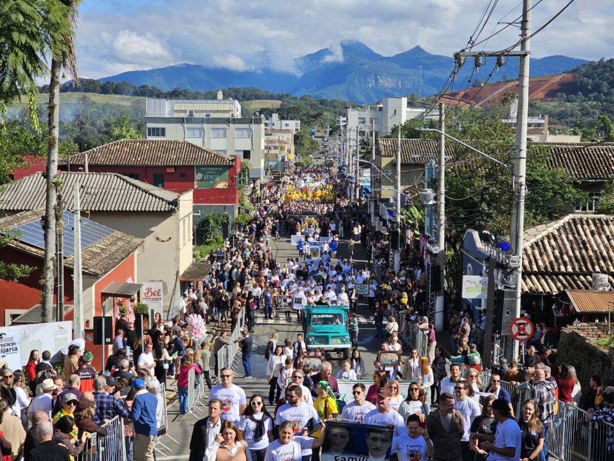 Desfile das Famílias une gerações e preserva a história de Nova Veneza