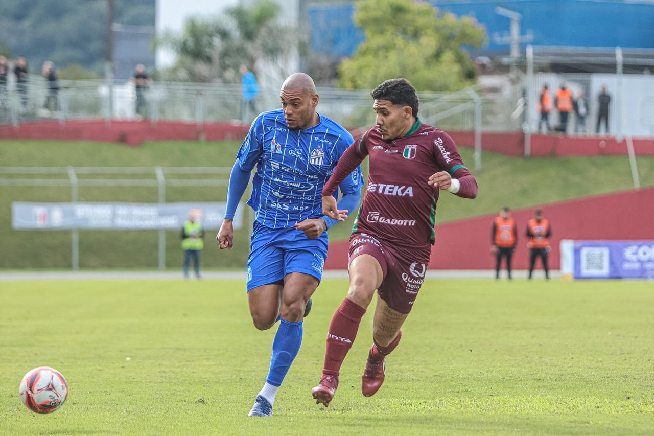 Caravaggio vence o Blumenau e reassume a liderança da Série B