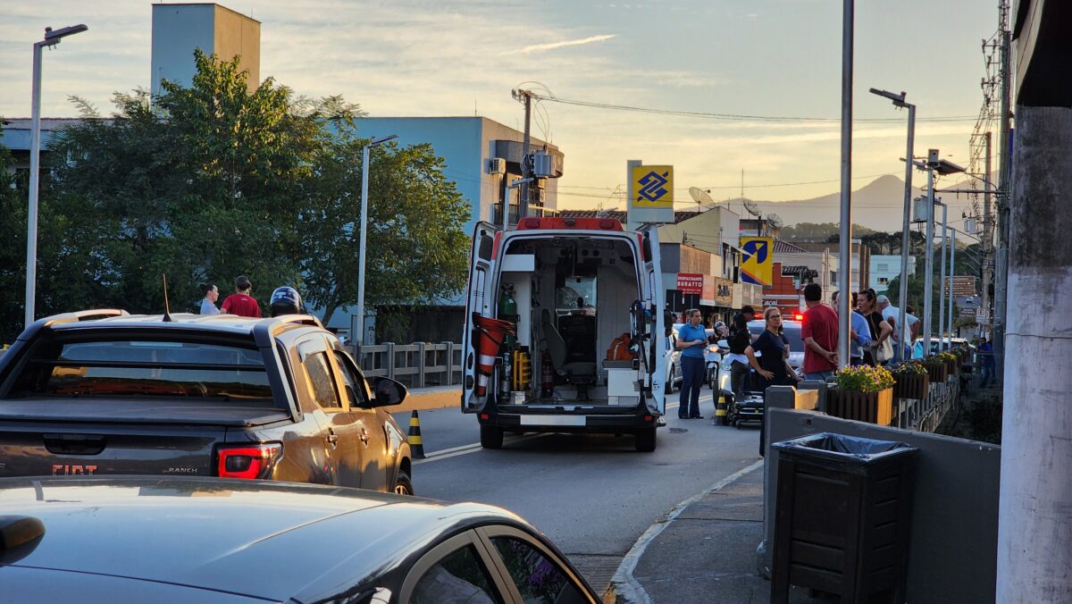 Populares impedem homem de pular de ponte em Nova Veneza 1 Populares impedem homem de pular de ponte em Nova Veneza