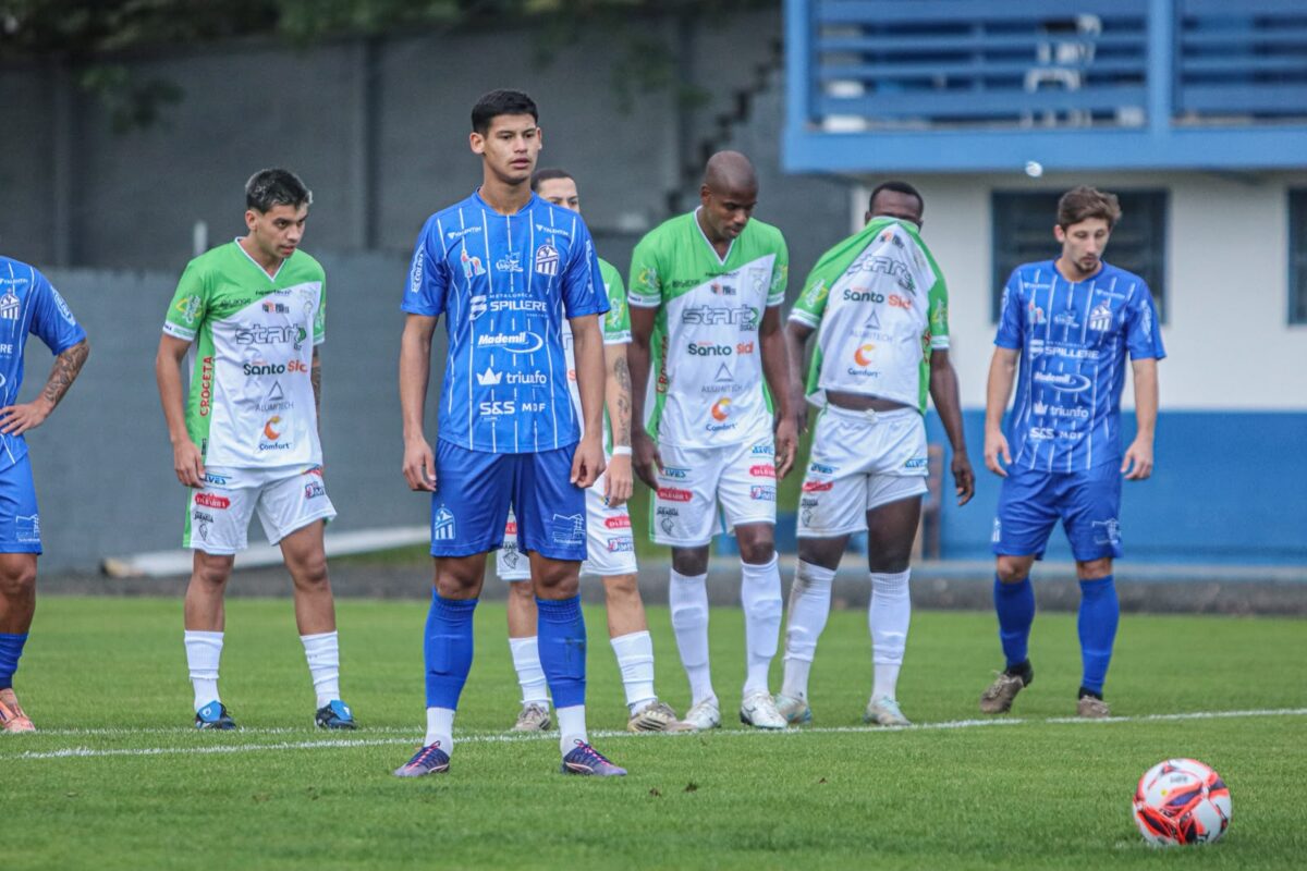 Caravaggio aplica goleada no Jaraguá 2 Caravaggio aplica goleada no Jaraguá