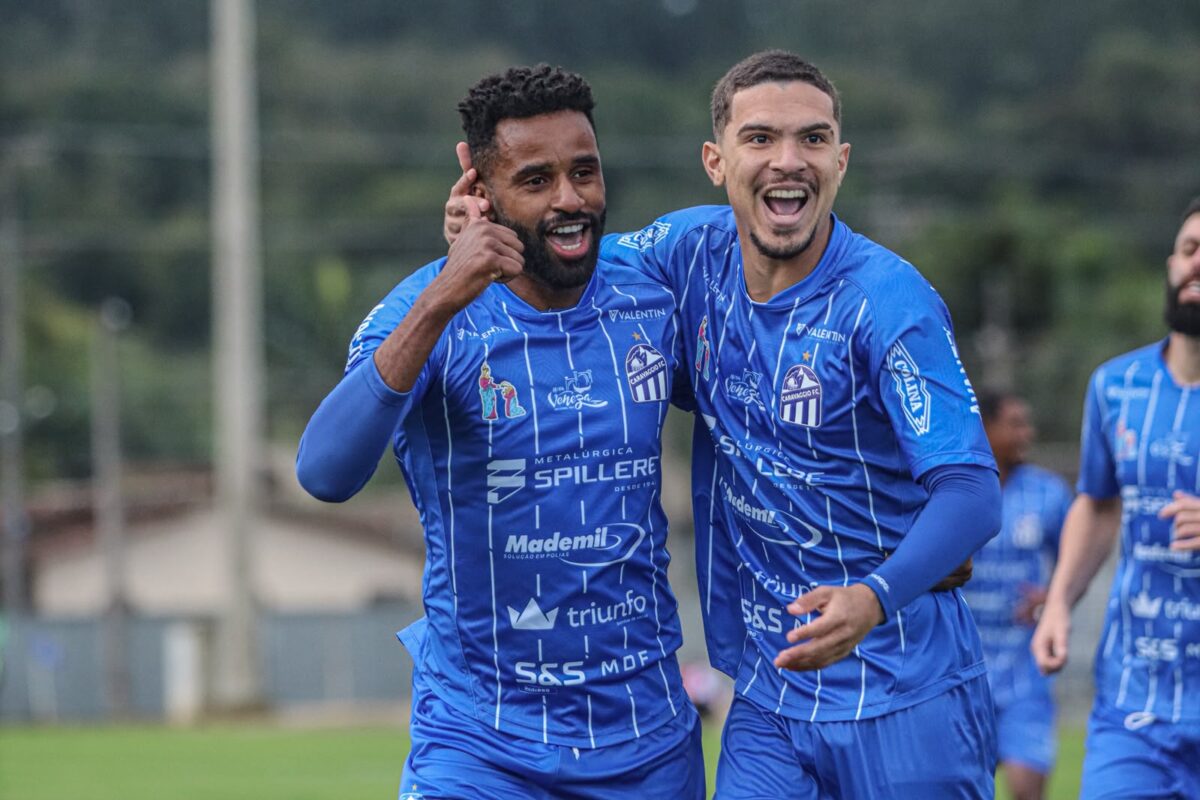 Caravaggio aplica goleada no Jaraguá 5 Caravaggio aplica goleada no Jaraguá
