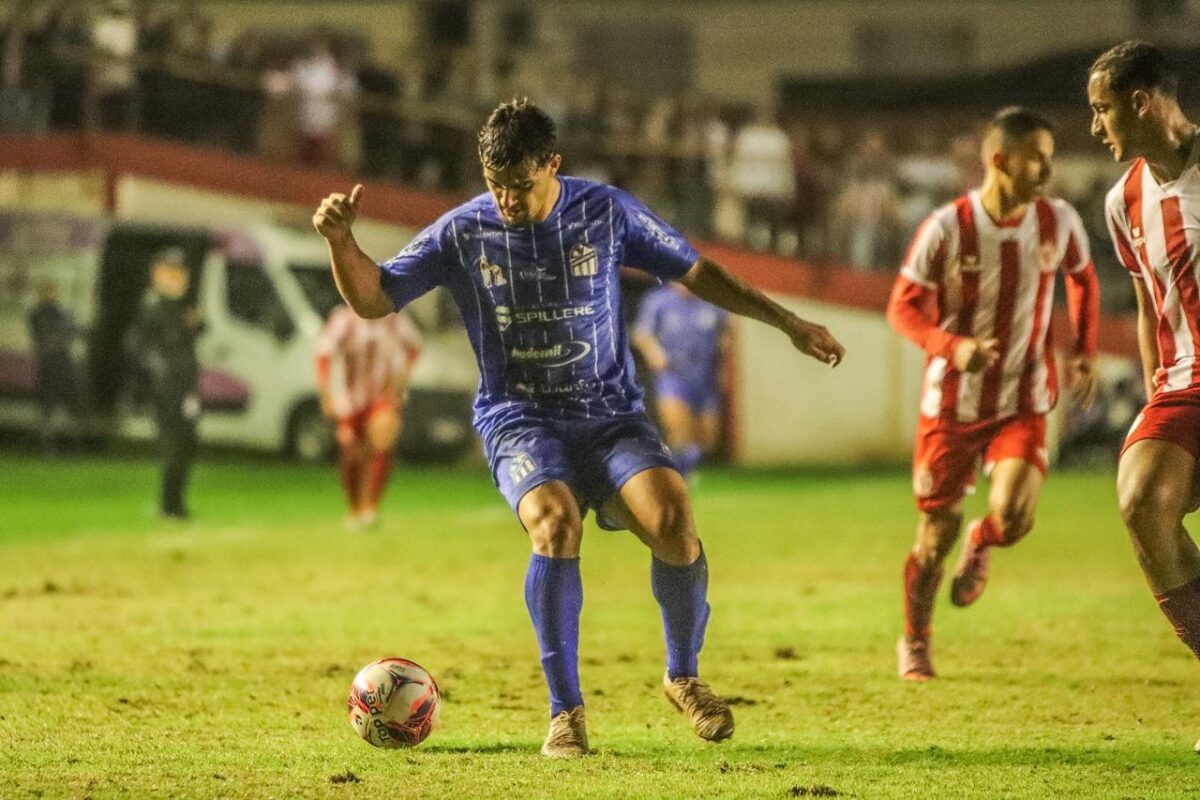 Caravaggio empata com o Hercílio Luz em Tubarão
