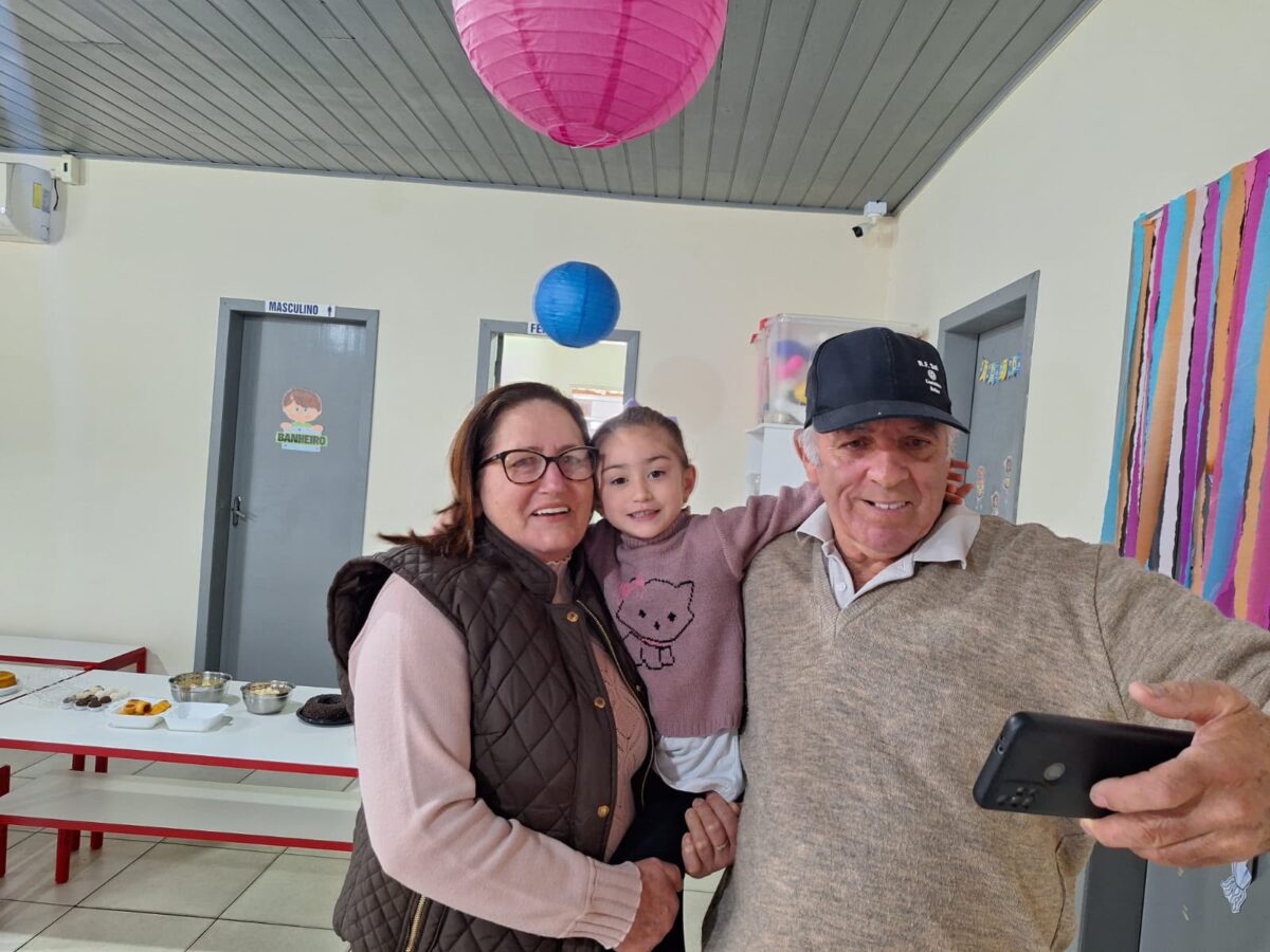 Dia dos Avós: ação especial fortalece laços entre famílias em escola de Nova Veneza 3 Dia dos Avós: ação especial fortalece laços entre famílias em escola de Nova Veneza